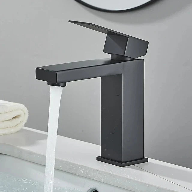 Skanto | Modern Black-Silver Faucet - for a Luxury Bathtub Experience