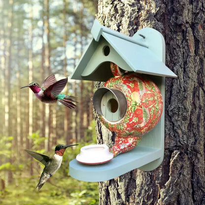 BowLift | Original design of the teapot combines aesthetics with practicality