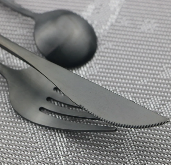 Skanto | Minimalist 36-Piece Stainless Steel Cutlery Set: Elegance and Durability