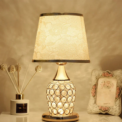 Skanto | Stylish Lamp with Delicate Crystal Shine