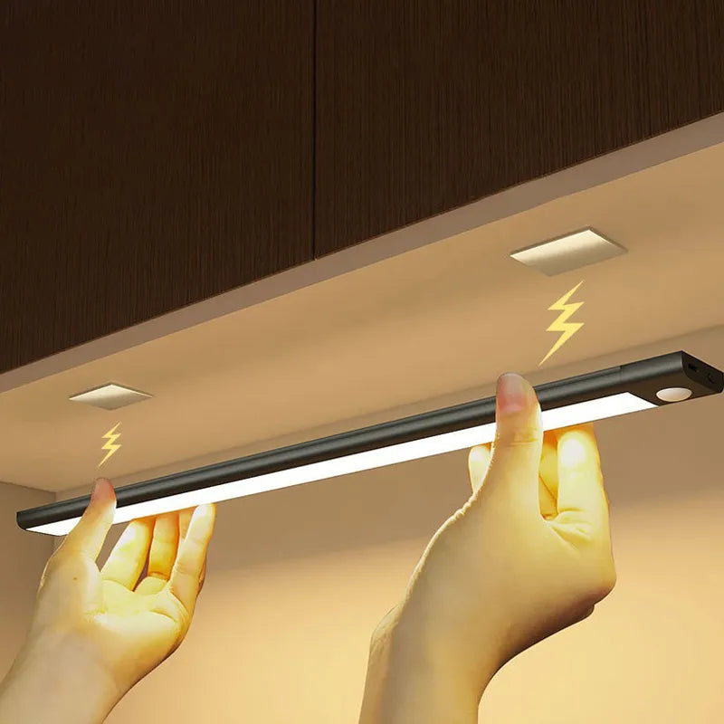 USB-rechargeable motion sensor lamp