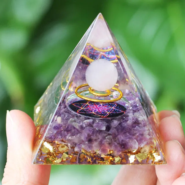 Skanto Skanto | Amethyst Peridot Orgone Pyramid - Energy Generator Crystal Reiki Chakra Orgonite Meditation Tool