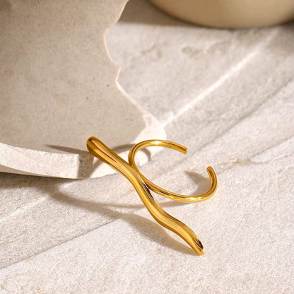 BowLift | Distinct Bar Ripple Ring