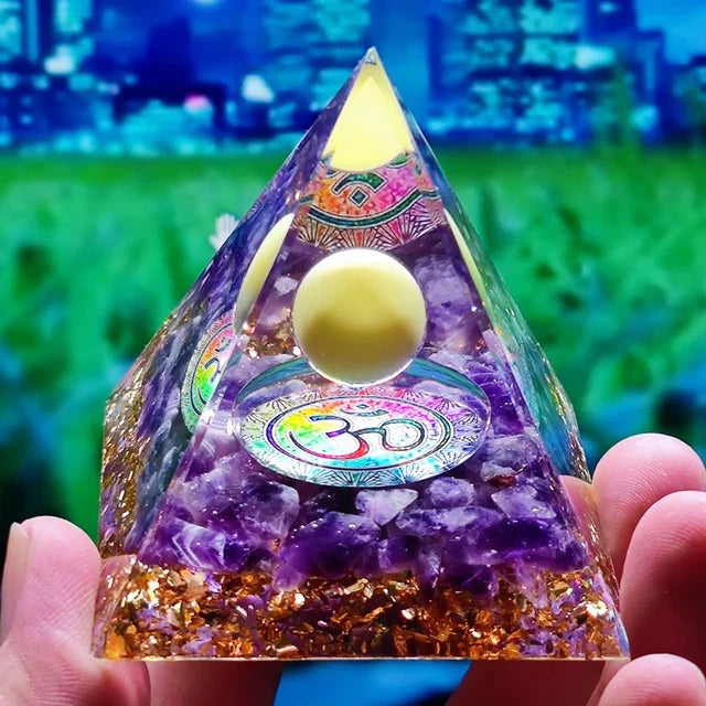 Skanto Skanto | Amethyst Peridot Orgone Pyramid - Energy Generator Crystal Reiki Chakra Orgonite Meditation Tool