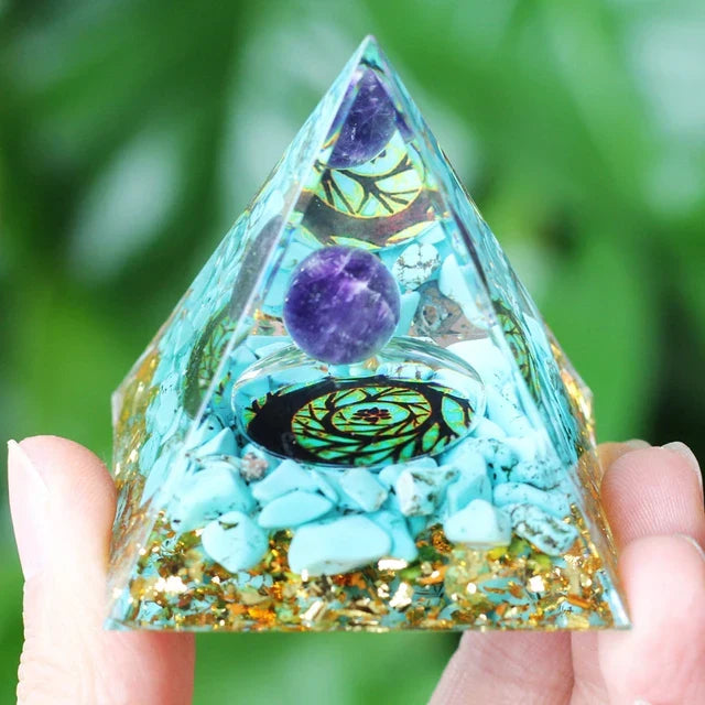 Skanto Skanto | Amethyst Peridot Orgone Pyramid - Energy Generator Crystal Reiki Chakra Orgonite Meditation Tool