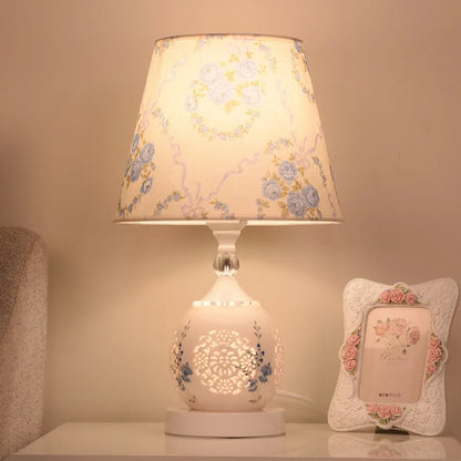 Skanto | Stylish Lamp with Delicate Crystal Shine