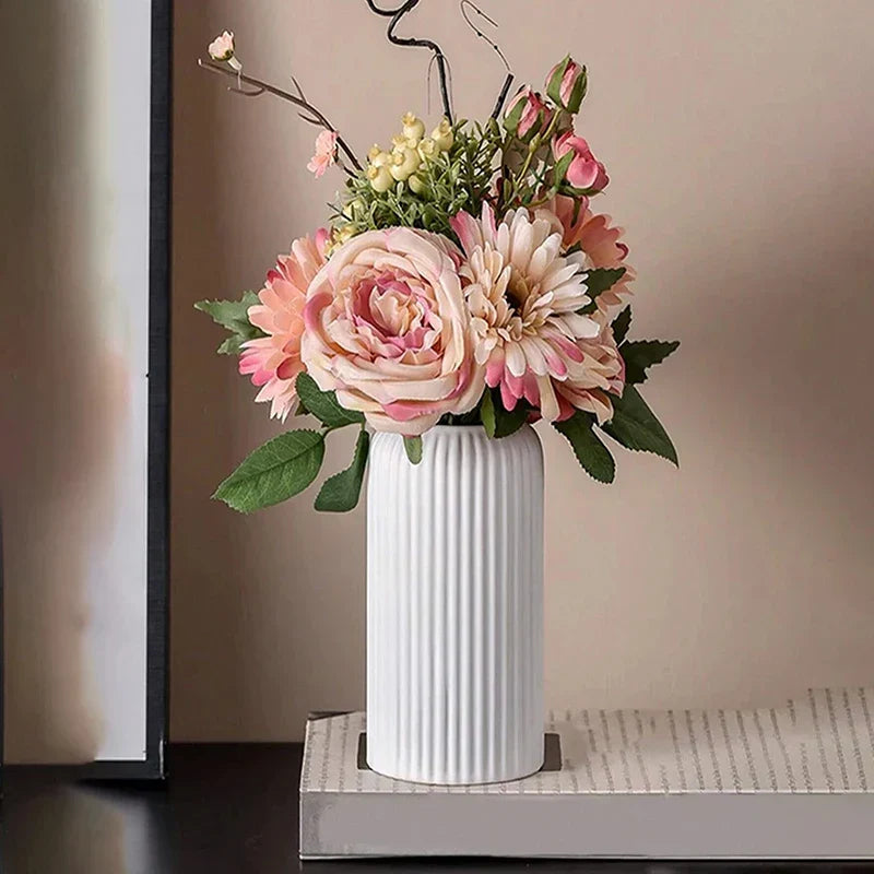 BowLift | LineaForm Modern Ceramic Vase – Artistic Stripes Decoration