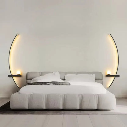 Skanto | Contemporary Edge Wall Lamp – Black & Gold Indoor/Outdoor Lighting for Modern Spaces