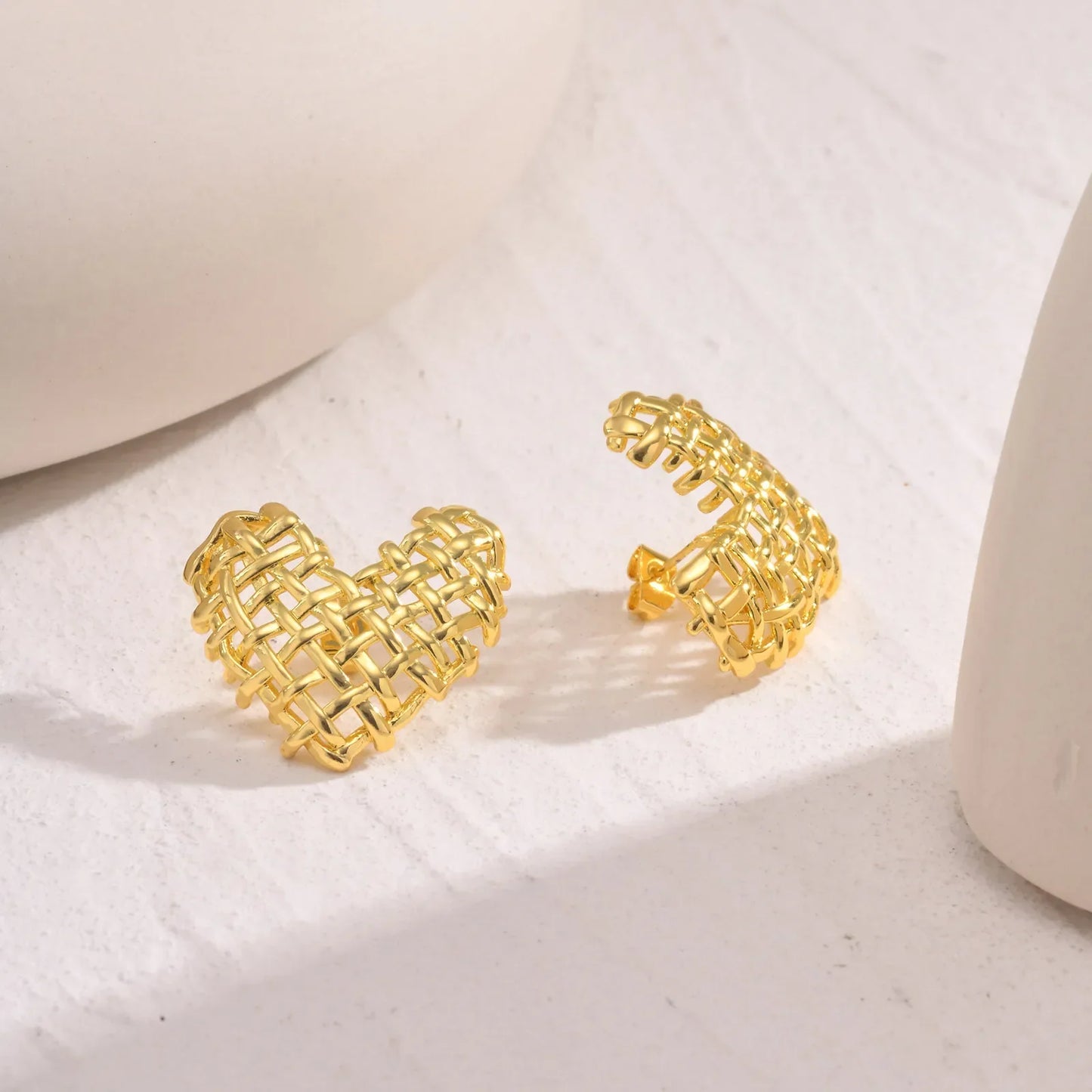 Skanto | 14k Woven Heart Earrings