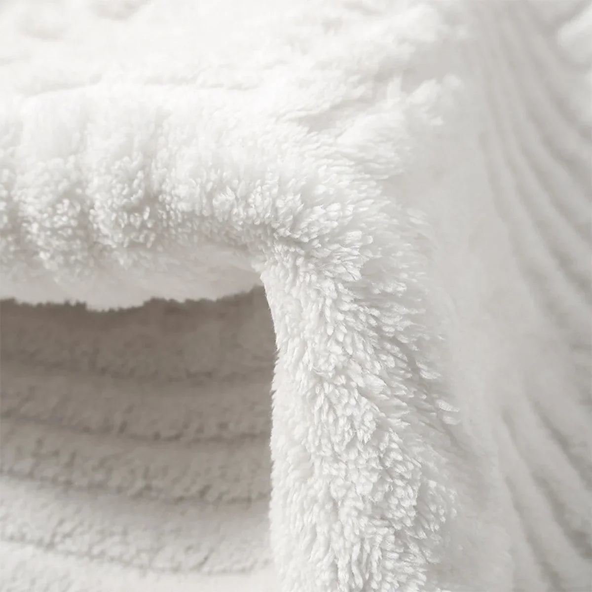 BowLift | Thick Striped Non-Slip Bath Mat with Soft and Absorbent Capability