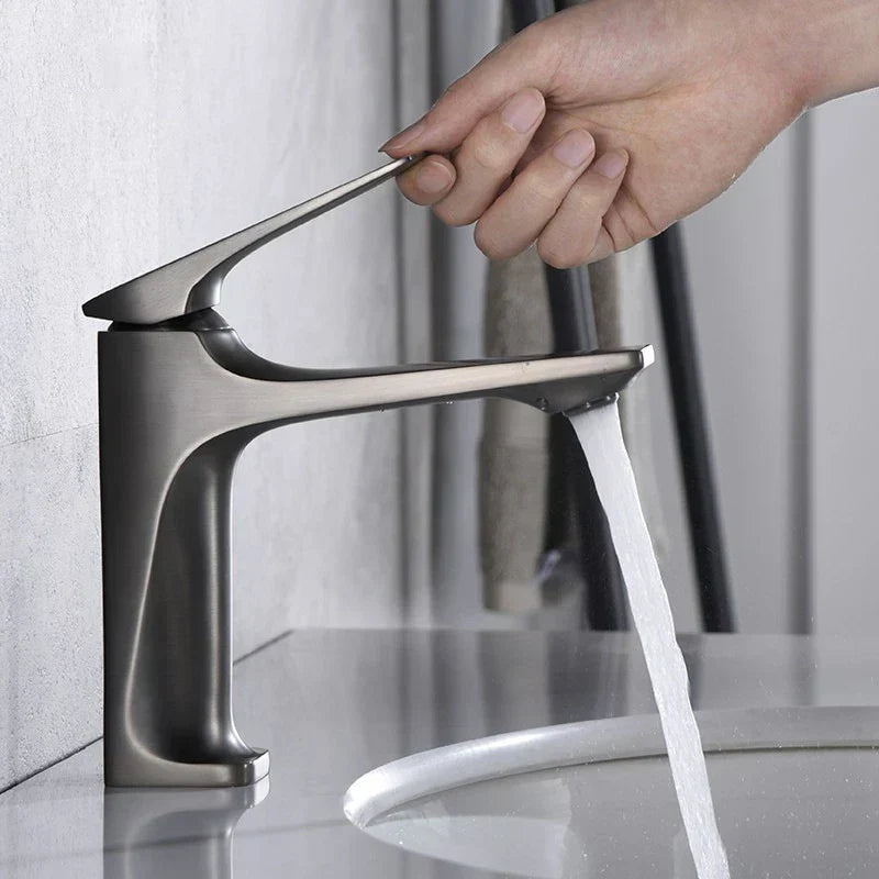 Karnz | Elegant Bathroom Faucet - with Single Lever for timeless comfort