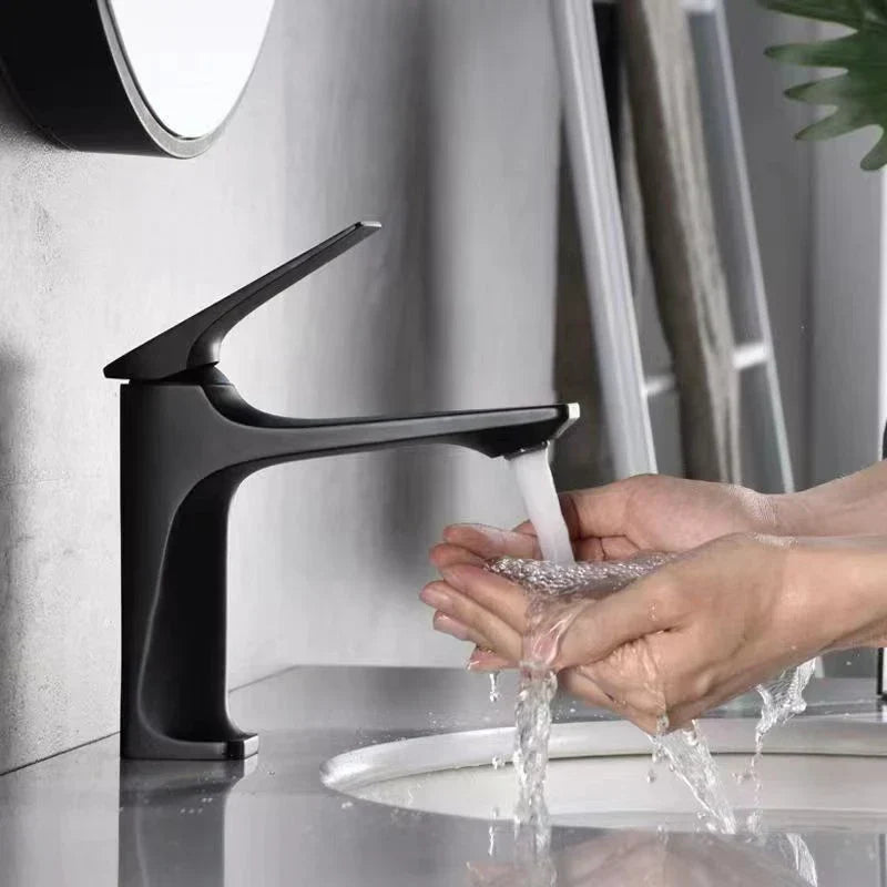 Karnz | Elegant Bathroom Faucet - with Single Lever for timeless comfort