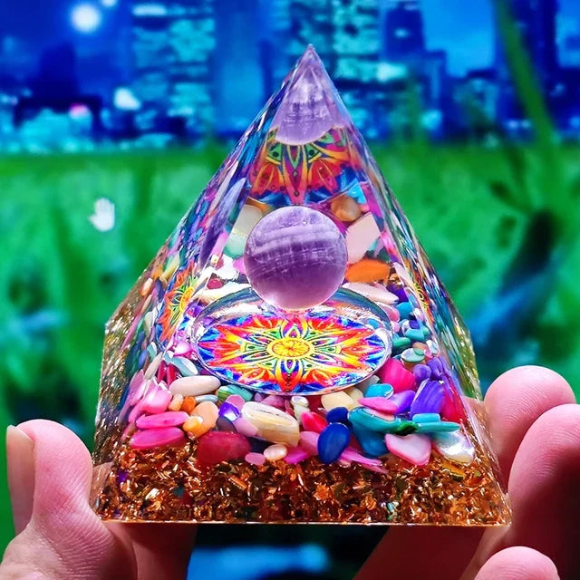 Skanto Skanto | Amethyst Peridot Orgone Pyramid - Energy Generator Crystal Reiki Chakra Orgonite Meditation Tool