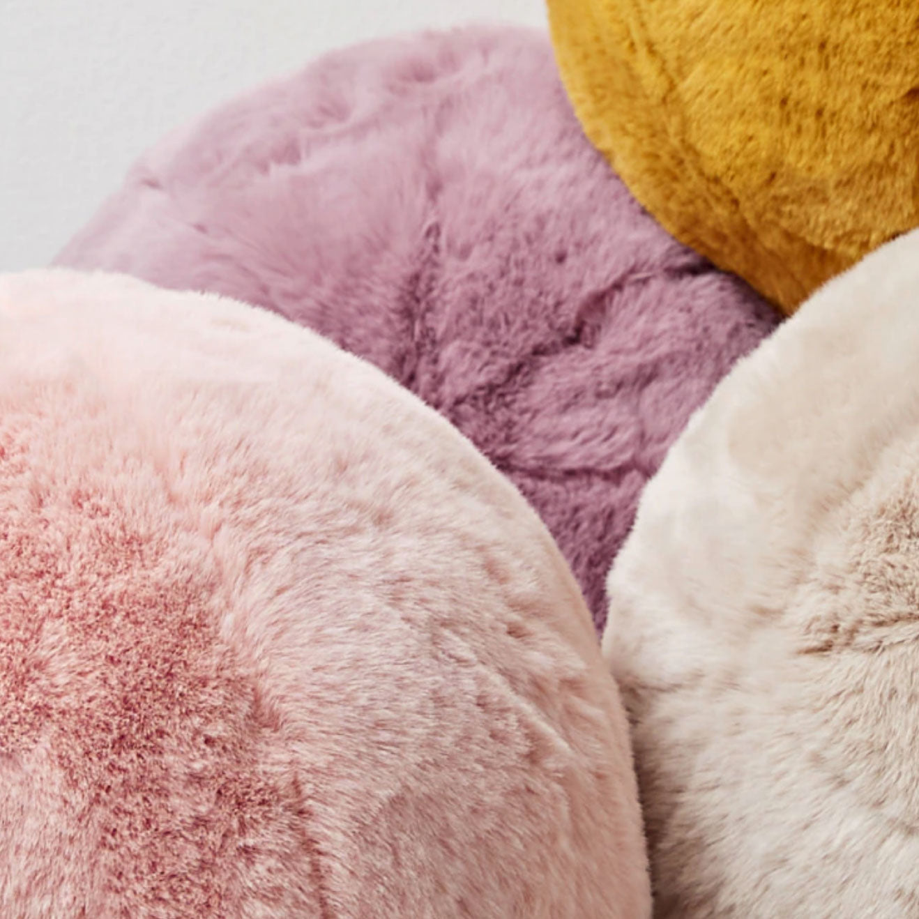 Short Fur Ball Pillow | Bowlift