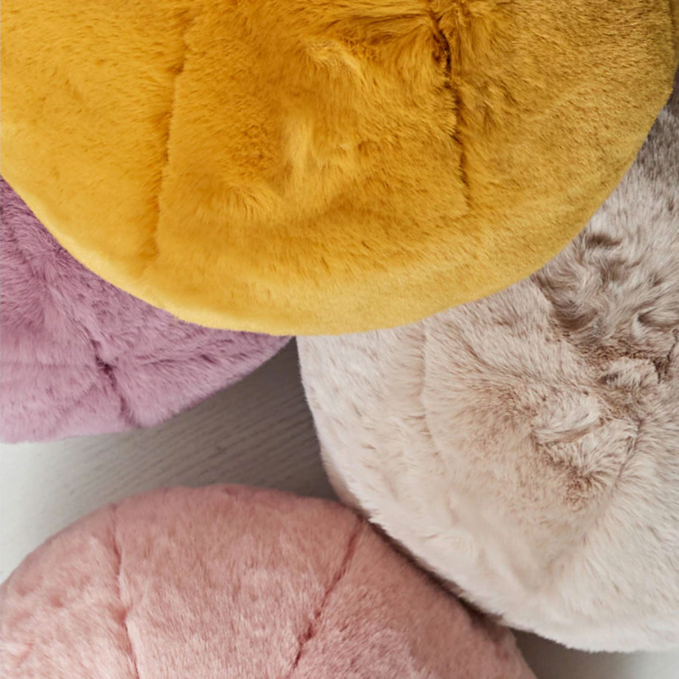 Short Fur Ball Pillow | Bowlift