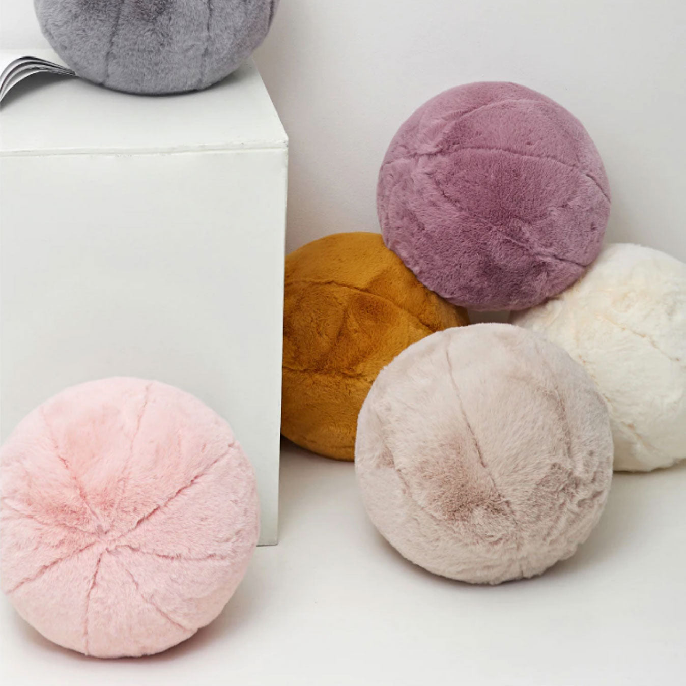 Short Fur Ball Pillow | Bowlift