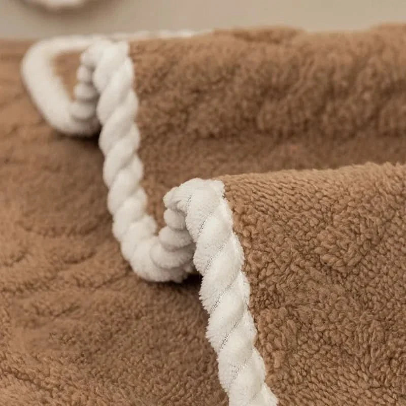Skanto | SofaShield - Elegant Waterproof and Non-Slip Sofa Cover