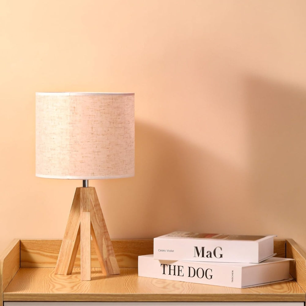 Skanto | Solara Minimalist Tripod Table Lamp
