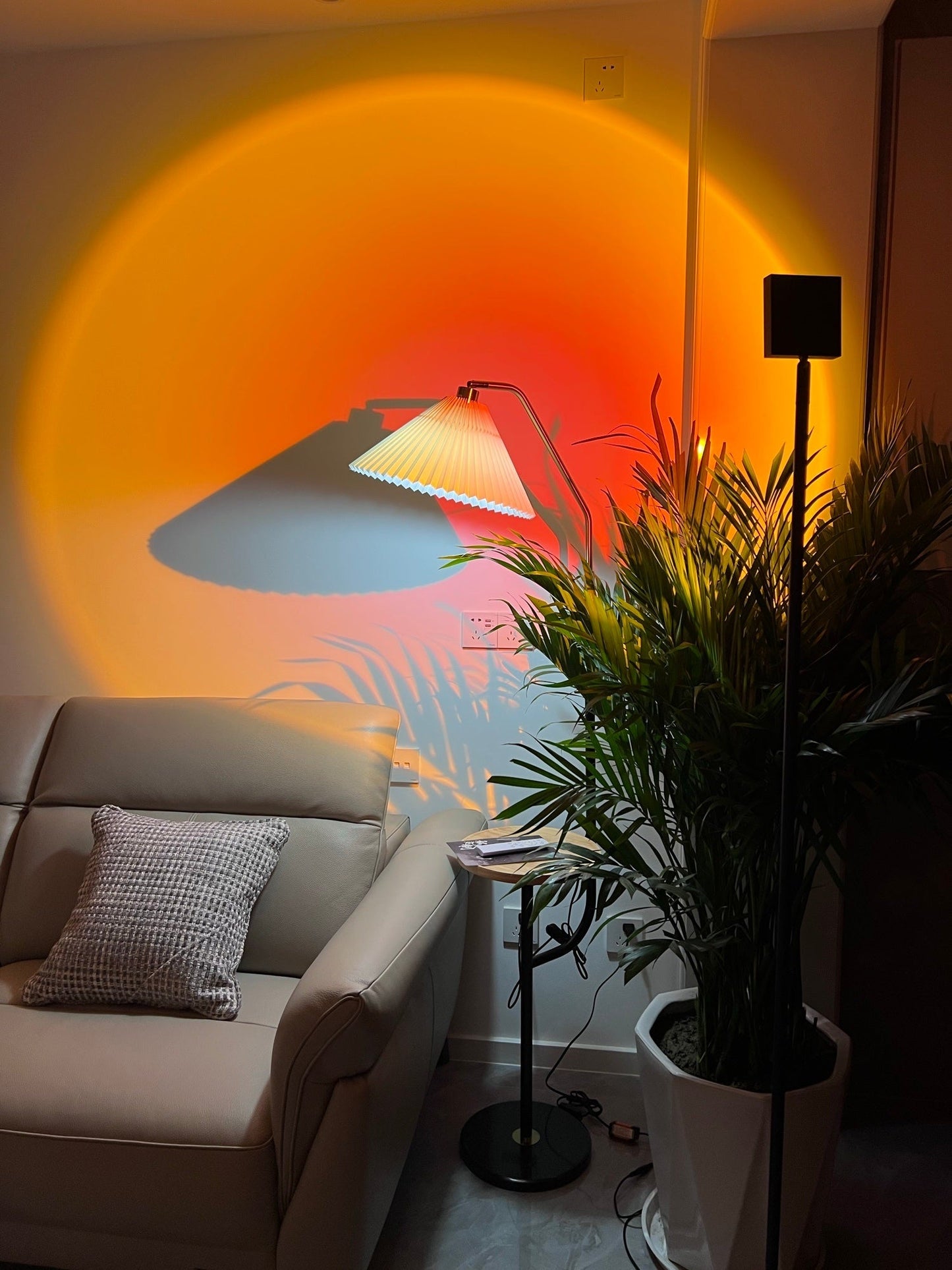 Frendorf | LED Color Projector Floor Lamp | Minimalist Halo Light Effect