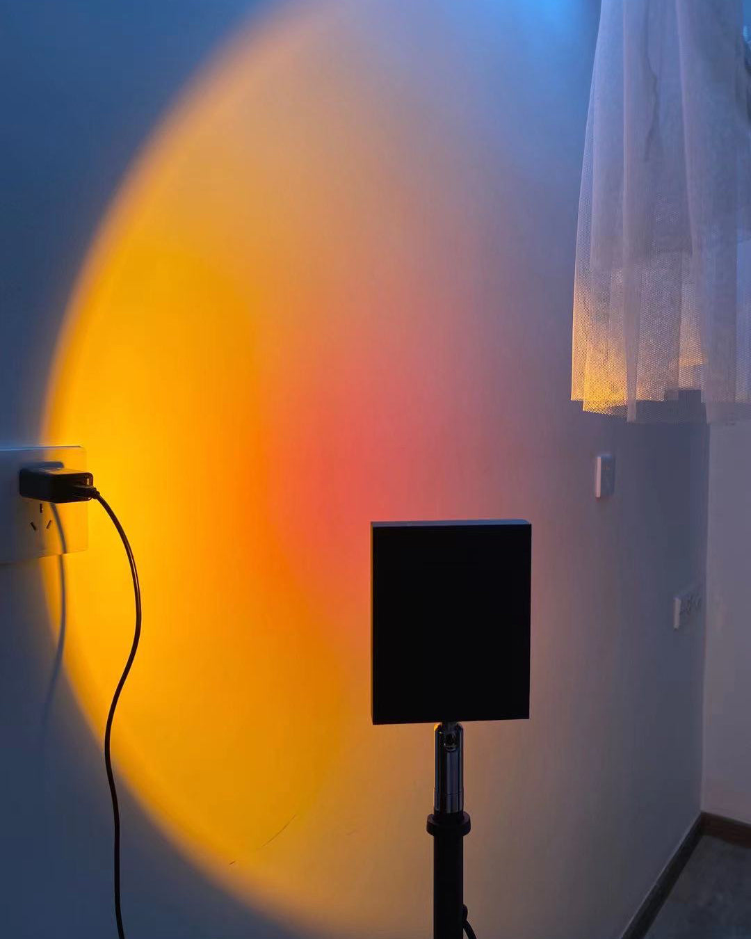 Frendorf | LED Color Projector Floor Lamp | Minimalist Halo Light Effect