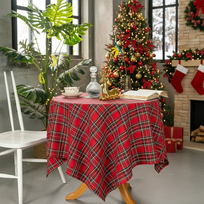 Skanto | Festive Plaid Tablecloth Made of Durable Polyester for Christmas Eve