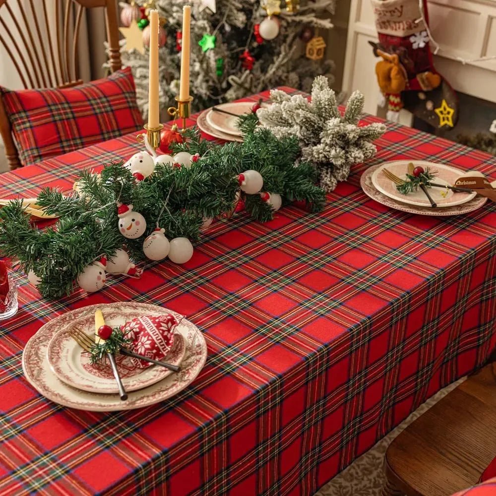 Skanto | Festive Plaid Tablecloth Made of Durable Polyester for Christmas Eve