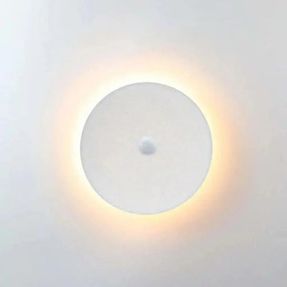 BowLift | Minimalist LED wall light in round or square, IP65