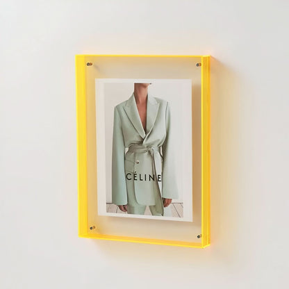 BowLift | Transparent acrylic picture frame for modern picture presentation