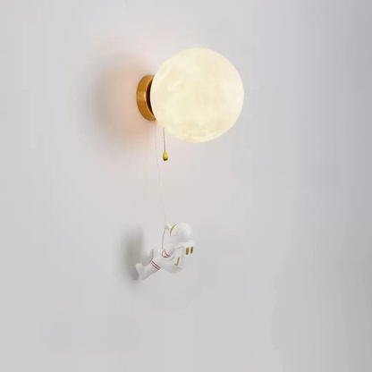 LunarGlow Wall Lamp - Moon-Shaped Astronaut Lighting