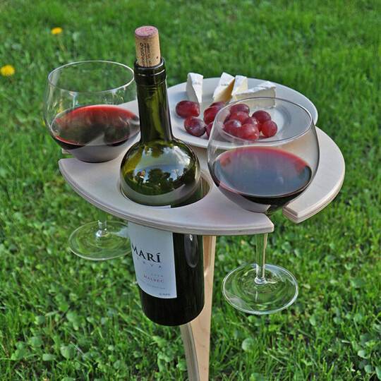 Karnz | Outdoor wine table picnic for the summer