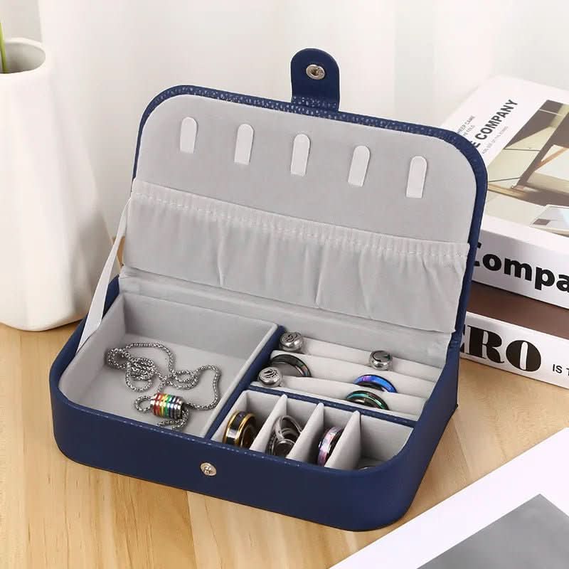 Skanto | Mini Jewelry Box Made of Velvet for Travel and Storage