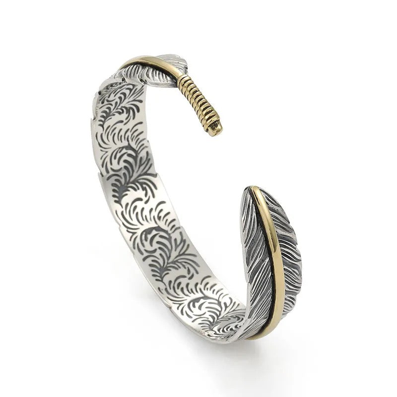 Bird | Vintage-inspired feather bracelet in an Edgy Punk look