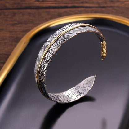 Bird | Vintage-inspired feather bracelet in an Edgy Punk look