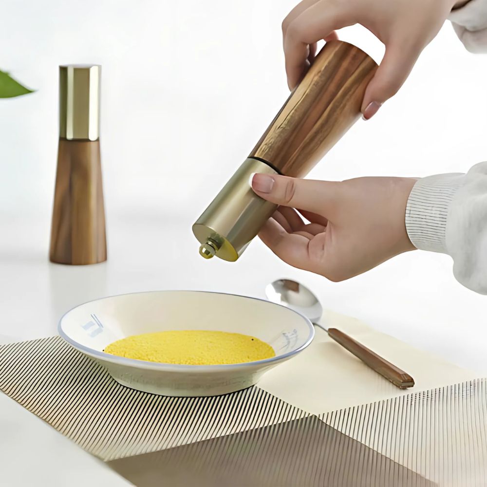 Skanto | Elegant Wooden Salt and Pepper Grinder Set
