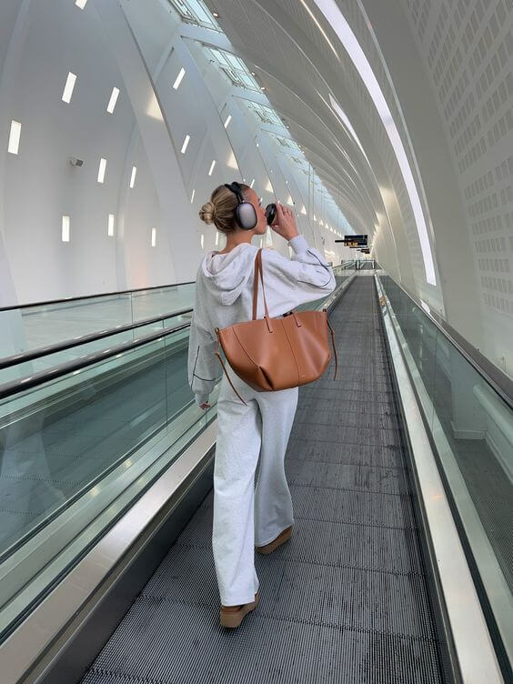 Skanto | Voss – Vintage Leather Shoulder Bag for Women | Spacious, Elegant, and Timeless Design