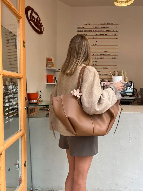 Skanto | Voss – Vintage Leather Shoulder Bag for Women | Spacious, Elegant, and Timeless Design