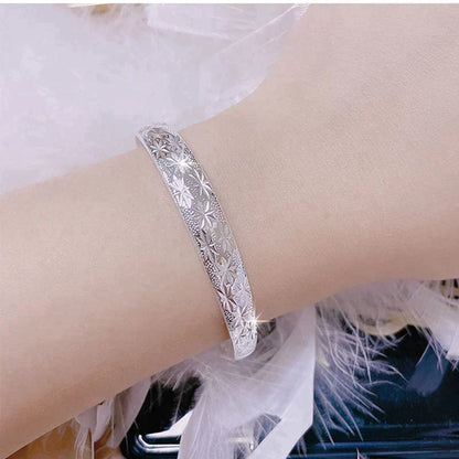 Enchanting Star-Shaped Silver Bracelet for a Radiant Look Bowlift