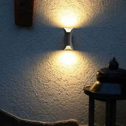 BowLift | Weatherproof wall light with IP65 protection