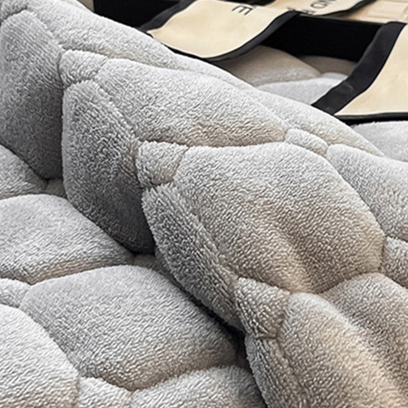Skanto | Modern Soft Throw Blanket with Square Texture – Stylish Fluffy Bed and Sofa Cover