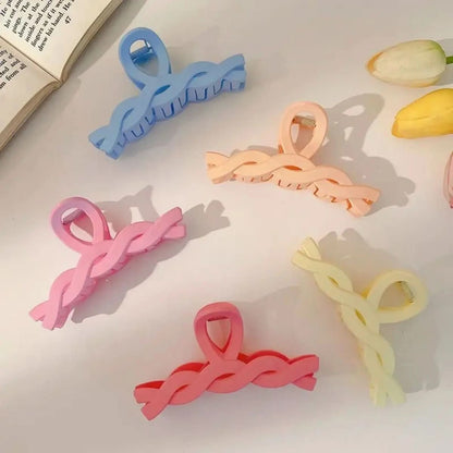 Skanto | Elegant Hair Clip with Strong Hold for All Hair Types