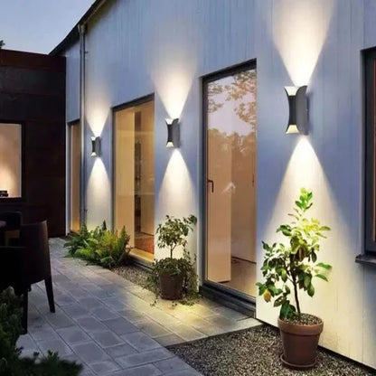BowLift | Weatherproof wall light with IP65 protection