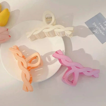 Skanto | Elegant Hair Clip with Strong Hold for All Hair Types