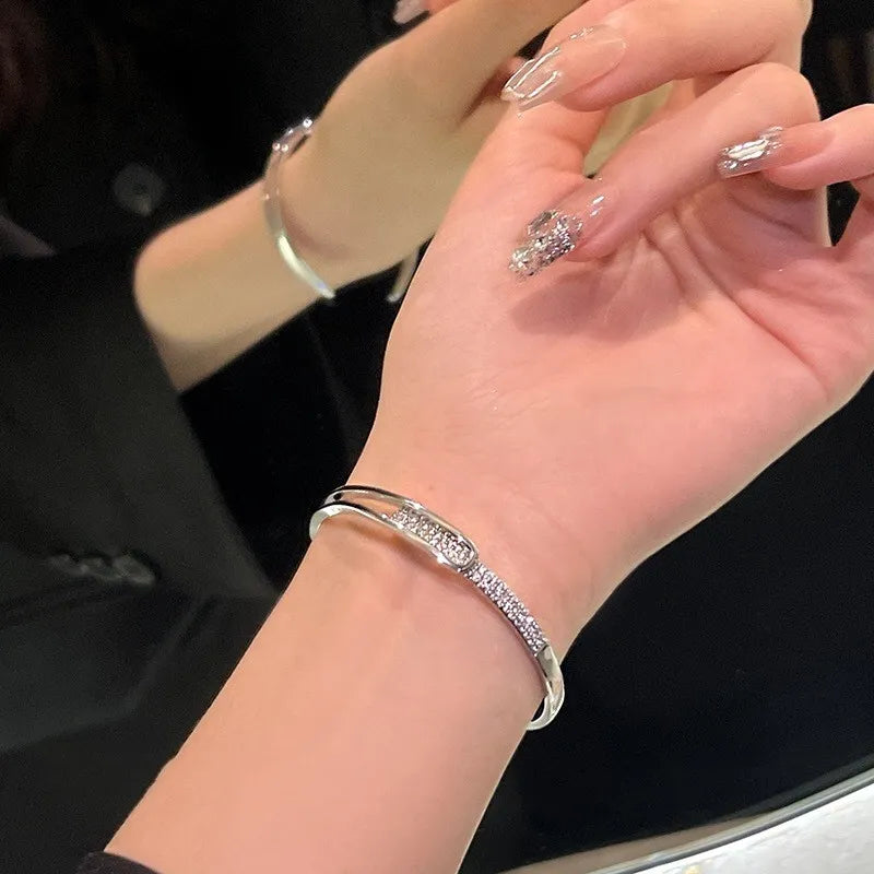 BowLift | Open bracelet made of 925 sterling silver with zirconia