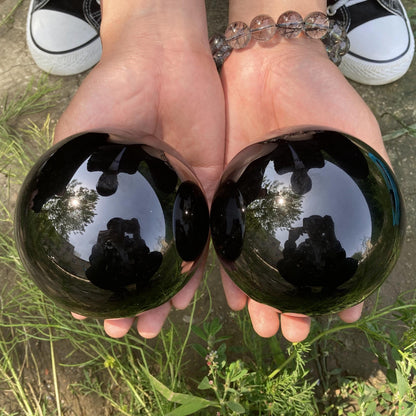 Skanto | Obsidian Crystal Ball Decor