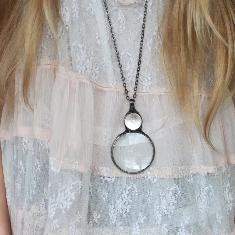 Skanto | Necklace with Magnifying Pendant
