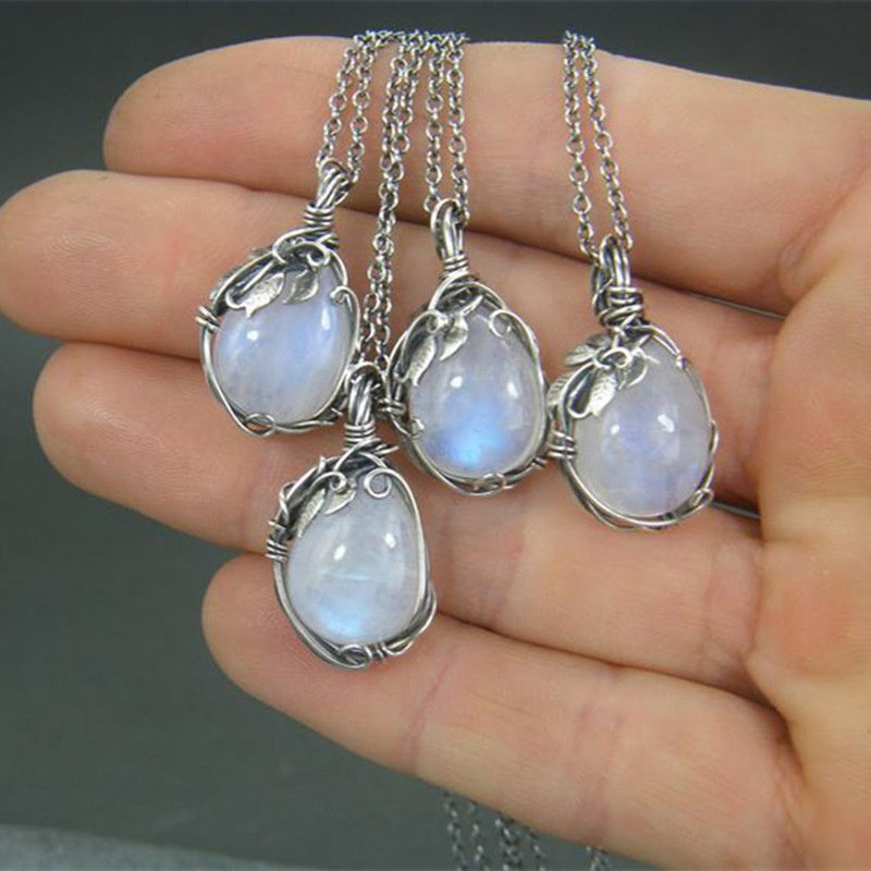 Karnz | Retro Moonstone Necklace - Selene