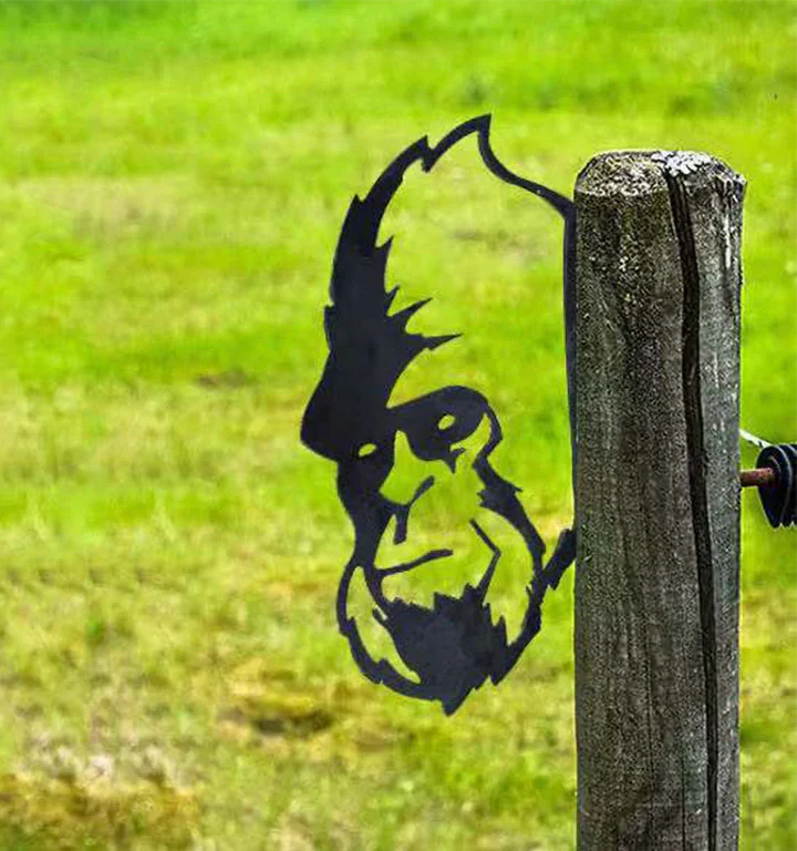 Skanto | Outdoor Garden Peeking Goat Metal Art Indoor Decoration