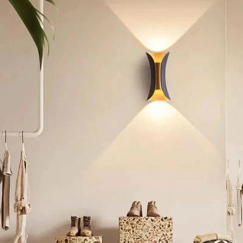 BowLift | Weatherproof wall light with IP65 protection