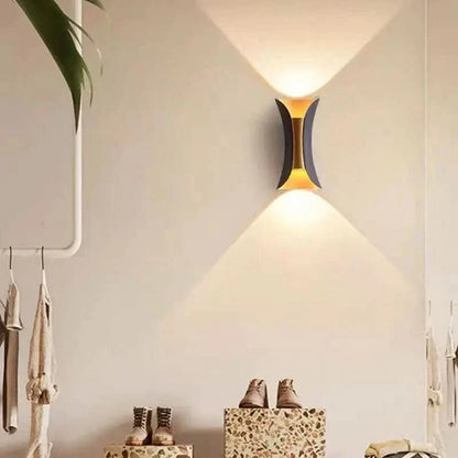 BowLift | Weatherproof wall light with IP65 protection