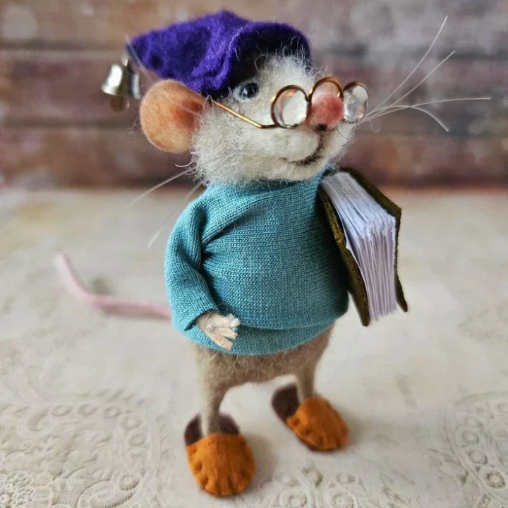 BowLift | Handmade felt mouse | Christmas decoration & gift idea | Needle felted from wool & fabric | Sustainable